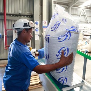 BioMar_People_Packing